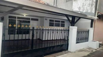 Rumah Tinggal atau Kantor di Tebet