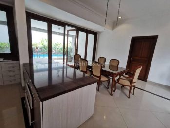 Dian Istana Luxury House