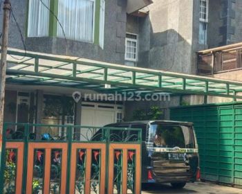 Rumah  Hommy Banget Asri di Jalan Cipaku Indah 2 Setiabudi 2 Lantai SHM Bagus