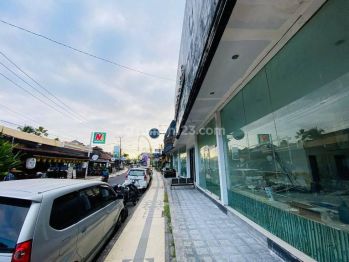 For Rent Ruang Usaha di Seminyak Area Ramai