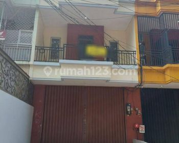 Rukan 2 lantai pinggir jalan besar dekat stasiub LRT