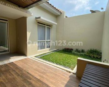 Rumah di Kota Baru Parahyangan, Dekat Danau Semifurnish