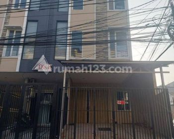Ruko tomang di Jalan rawa kepa utama SHM jalan 2 mobil lega