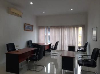 Disewakan ruangan kantor/office di lantai 2 ruko