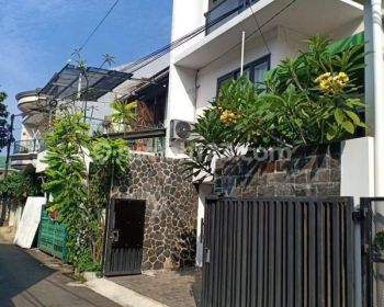 Rumah 3 Lantai Design Modern Komp Kavling DKI di Duren sawit
