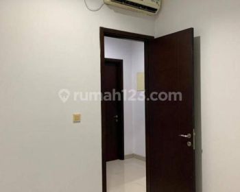 di sewakan rumah di jln green lake city 2 Lantai Baguss!!!