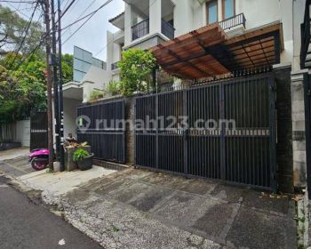 Rumah bagus siap huni disewa di di Scbd kebayoran baru