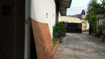 Gudang, Jl. Meruyung Raya, Gang Golf, Limo, Depok