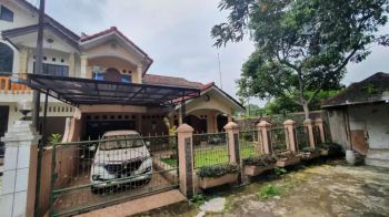 Jual rumah di jln raya.lokasi sangat strate