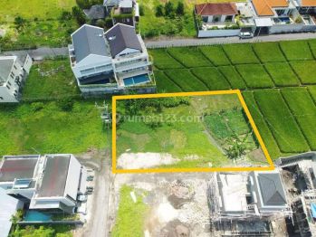 Tanah di Berawa Canggu Lingkungan Villa