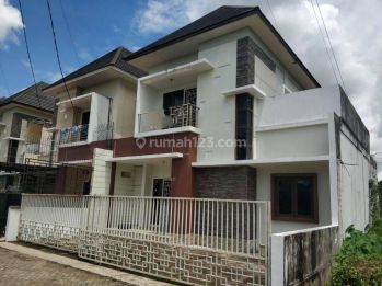 Disewakan Rumah 2 lantai Jalan Paris2, Startegis