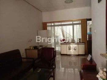 Disewakan Rumah Manyar Tirtoasri Strategis dekat Sekolah Petra