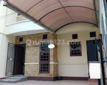 Rumah Kantor 2 Lantai Selangkah ke Jalan 2 Mobil di Tebet