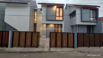 Rumah 2 Lantai di Terusan Buah Batu Dekat Pusat Perbelanjaan