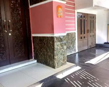 SEWA RUMAH SIAP HUNI, NYAMAN BELAKANG MEGAMALL AKSES DEKAT PUSAT KOTA