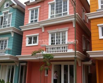 Dijual Rugi Rumah Rapih Siap Huni di Cluster Omaha. Lokasi di Jalan Boulevard yg