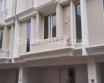 Dijual Rumah Baru Gress 3 Lantai Di Dharmahusada Indah Barat