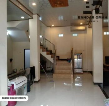 Di jual rumah hook plus kolam renang pribadi syuhada