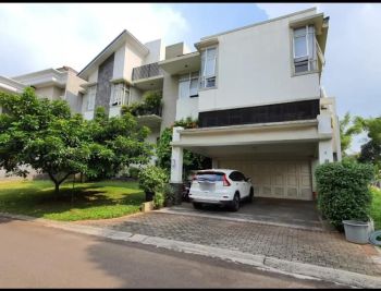 MEWAH BESAR dekat DANAU di kawasan Elit TELAGA GOLF !!