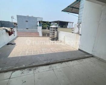 Dhyana Rumah Sewa Plong Uk 5x15m Bangunan 3.5 Lantai di Jelambar