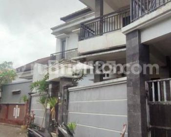 Rumah dua lantai area Jimbaran 6 kamar turun dari 150jt per tahun jadi 75jt per