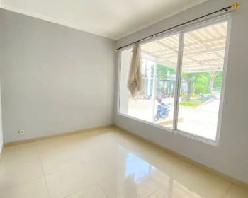 Sewa Rumah Fortune Graha Raya 3+1 KT Rapi Bersih Depan Taman