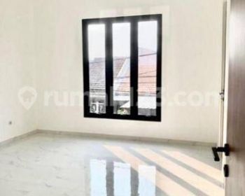 Dijual rumah baru minimalis di Taman Kopo Indah 3