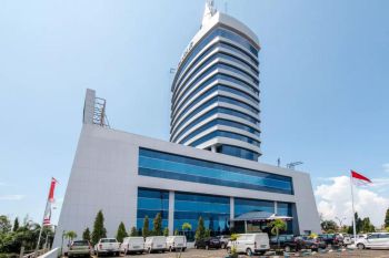 Regus - Graha Pena Makassar (Kantor Pribadi 1 orang)