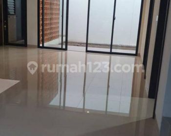 Disewa Rumah Lux Cantik Modern 2 Lantai di Emily Elsa Summarecon