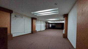 D I S E W A K A N 4 Ruko Gandeng 3 Lantai, Lokasi Favorit, Strategis ,cocok Di