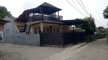 Rumah Cantik Pinggir Jalan