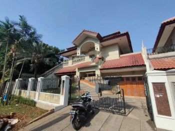 Disewakan Rumah 2 Lantai Buana Biru Besar 5 BR Mewah