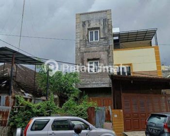 Ruko di Jalan berlian