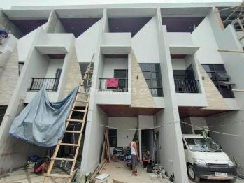 Sangat Strategis Rumah Baru Murah 3 Lantai Rooftop Matraman