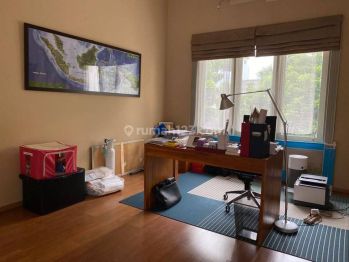 Rumah 2 Lantai Dengan Kolam Renang Area Senopati Kebayoran Baru