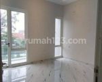 thumbnail-rumah-di-manyar-tampotika-model-scandinavian-2