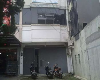 Dijual ruko 3 lantai cocok untuk kantor/salon di jl Pahlawan
