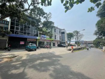 DIJUAL RUKO 3 LANTAI BONUS ALAT KANTOR JALAN JAKSA AGUNG R SOEPRAPTO