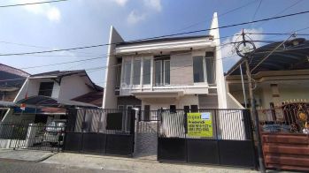 Rumah Baru Klasik Modern Manyar Jaya Surabaya Timur Dekat Sekolah