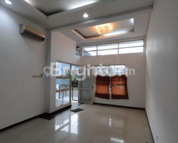 RUMAH DENGAN AC DAN WATERHEATER DI VILLA VALENSIA SURABAYA BARAT