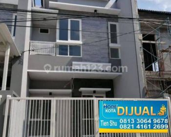 Rumah baru 2 lantai SHM dekat UPN di Medokan Asri Surabaya