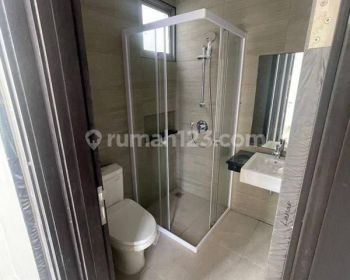 Sewa murah rumah pik2 6x10 2lantai ada ac