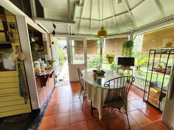 Jual Cepat Rumah Luas Asri di Jalan Pahlawan Kota Bandung