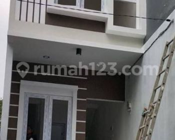 Rumah BARUU 2 LANTAI  murah di kelapa gading