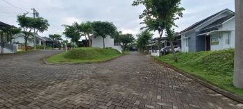 Rumah Baru Disewakan Di BSB Village Pojok Dkt Tmn View Pegunungan