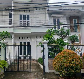 Rumah Secondary Dalam Komplek Nyaman Dan Bersih di Duren Sawit