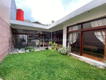 Disewakan Rumah Ruang Usaha Strategis di Mainroad Riau Bandung