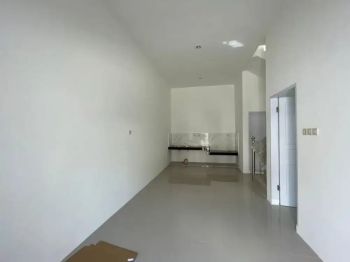 Rumah di amplas 2 lantai. Ready siap. Huni