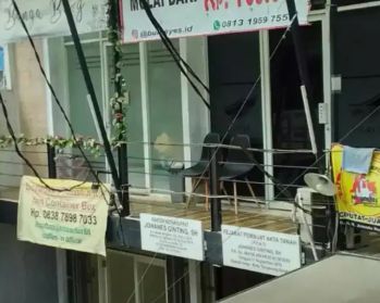 DISEWAKAN TOKO 1 LANTAI, PINGGIR JALAN COCOK BUAT KANTOR/KULINER DLL.