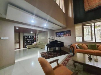 Turun Harga Rumah 2 lantai Semi Furnished Hadap Taman, Rapi Terawat - Futuristic